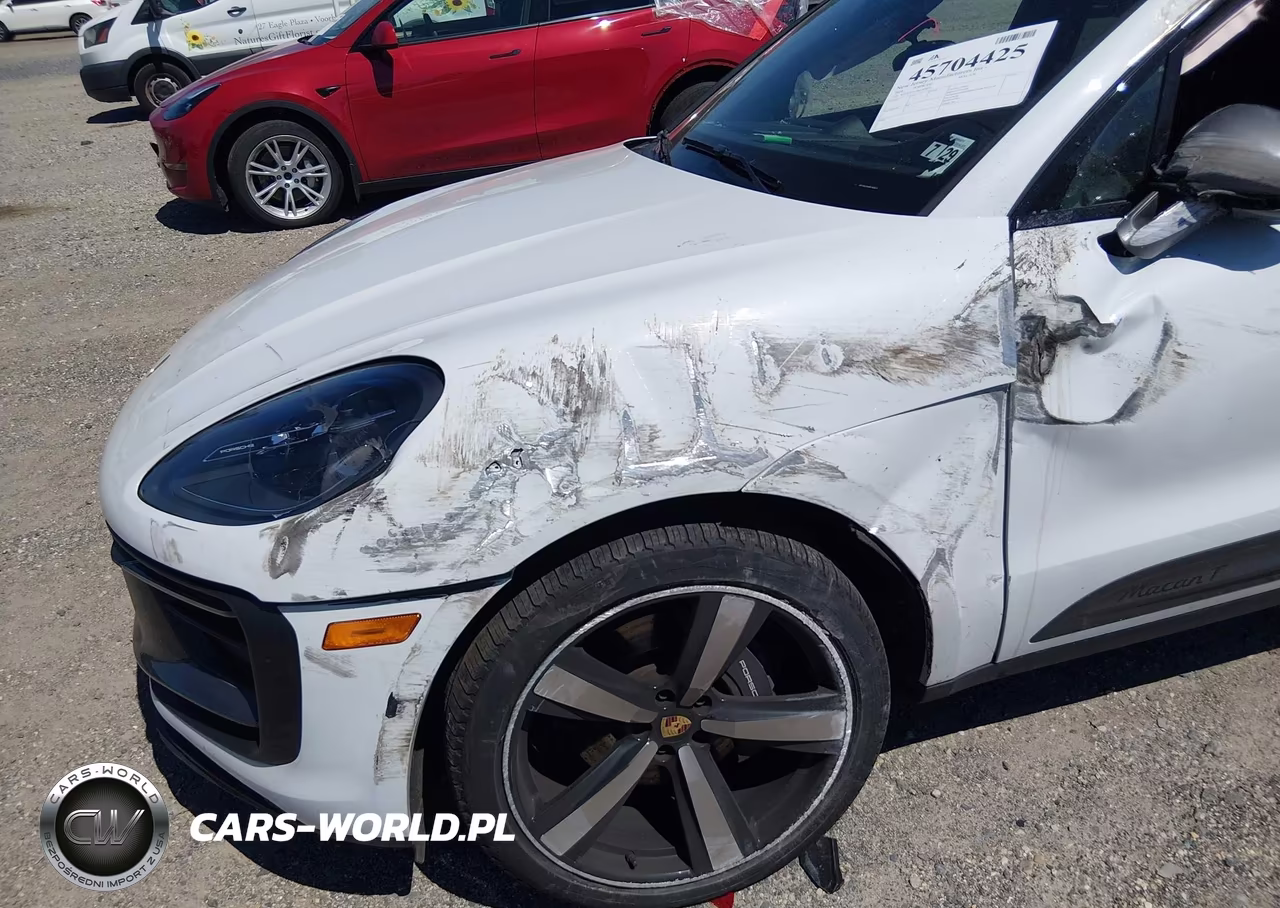 2024 Porsche Macan T VIN:WP1AA2A54RLB08221 - 17