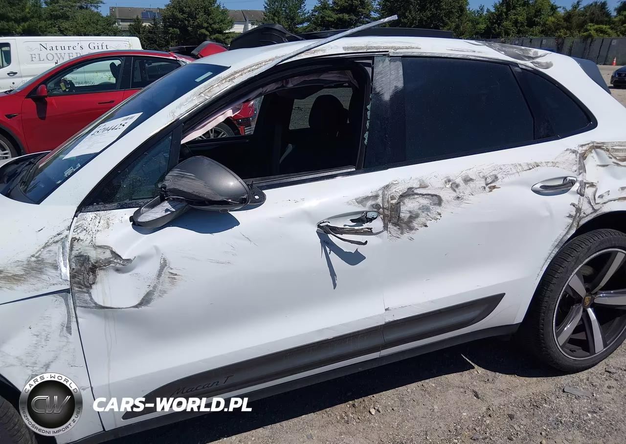 2024 Porsche Macan T VIN:WP1AA2A54RLB08221 - 18