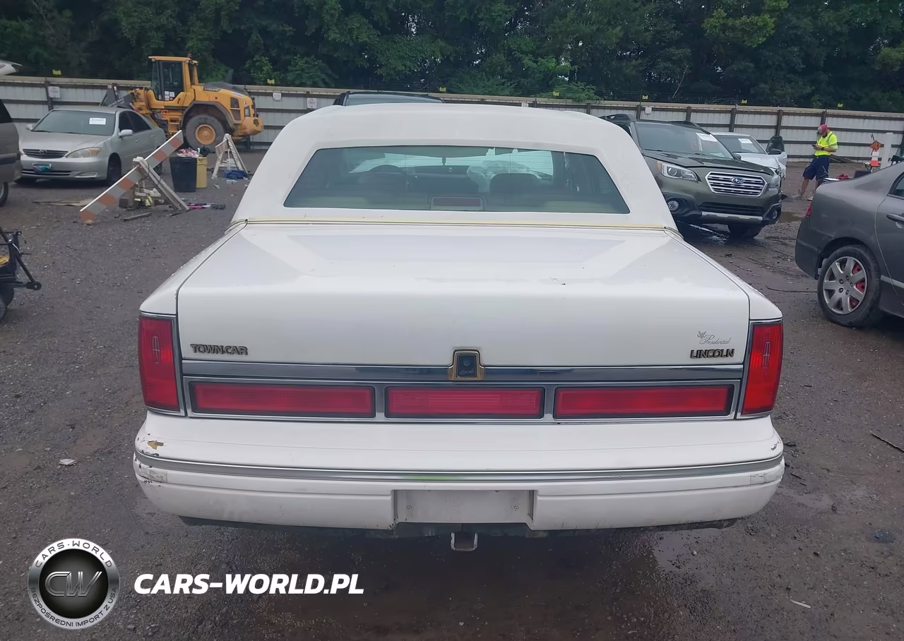 1997 Lincoln Town Car Signature VIN:1LNLM82W8VY739171 - 16