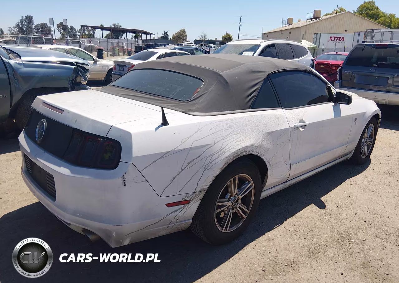 2014 Ford Mustang V6 VIN:1ZVBP8EM0E5210653 - 4