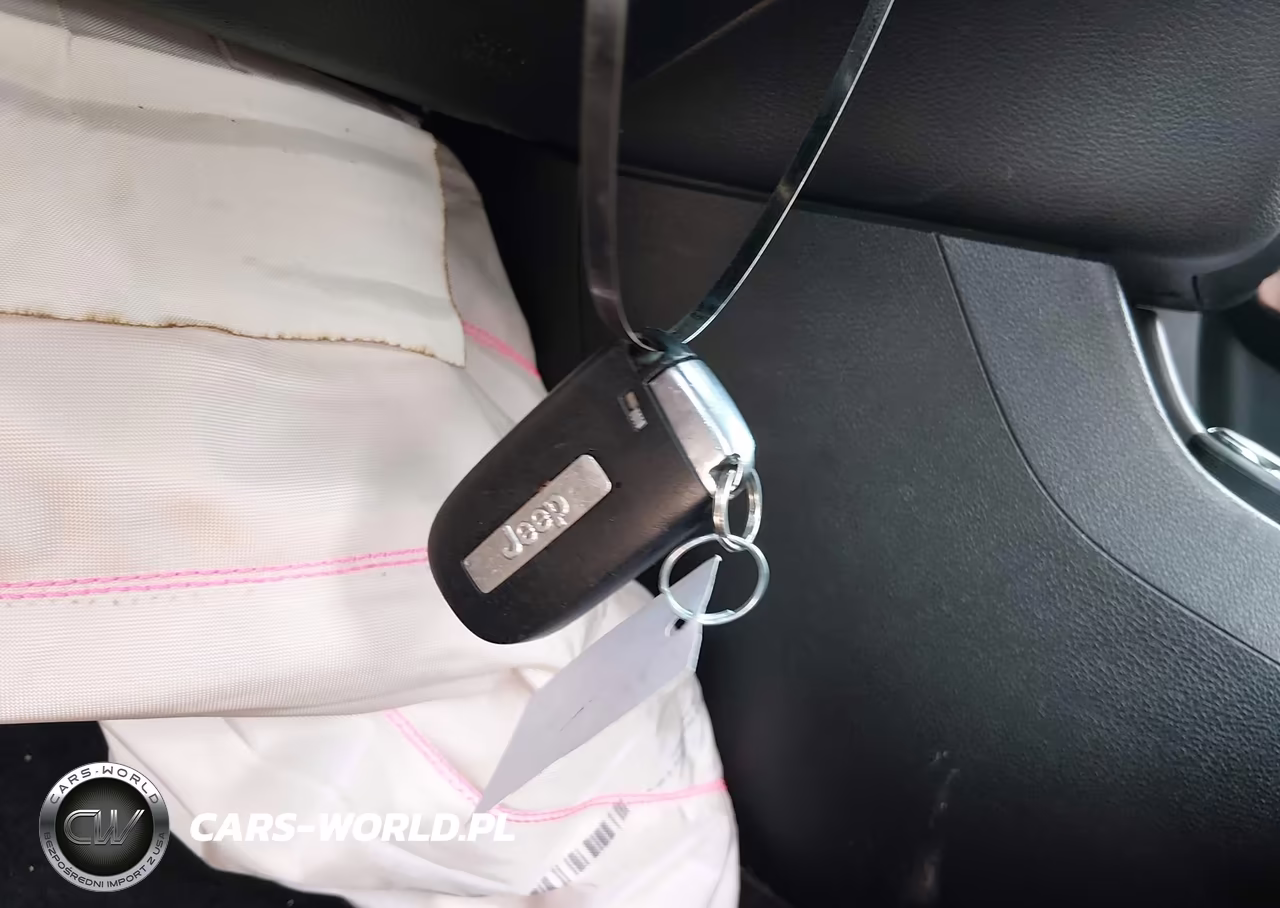 2019 Jeep Cherokee Latitude Plus 4X4 VIN:1C4PJMLB8KD139806 - 11