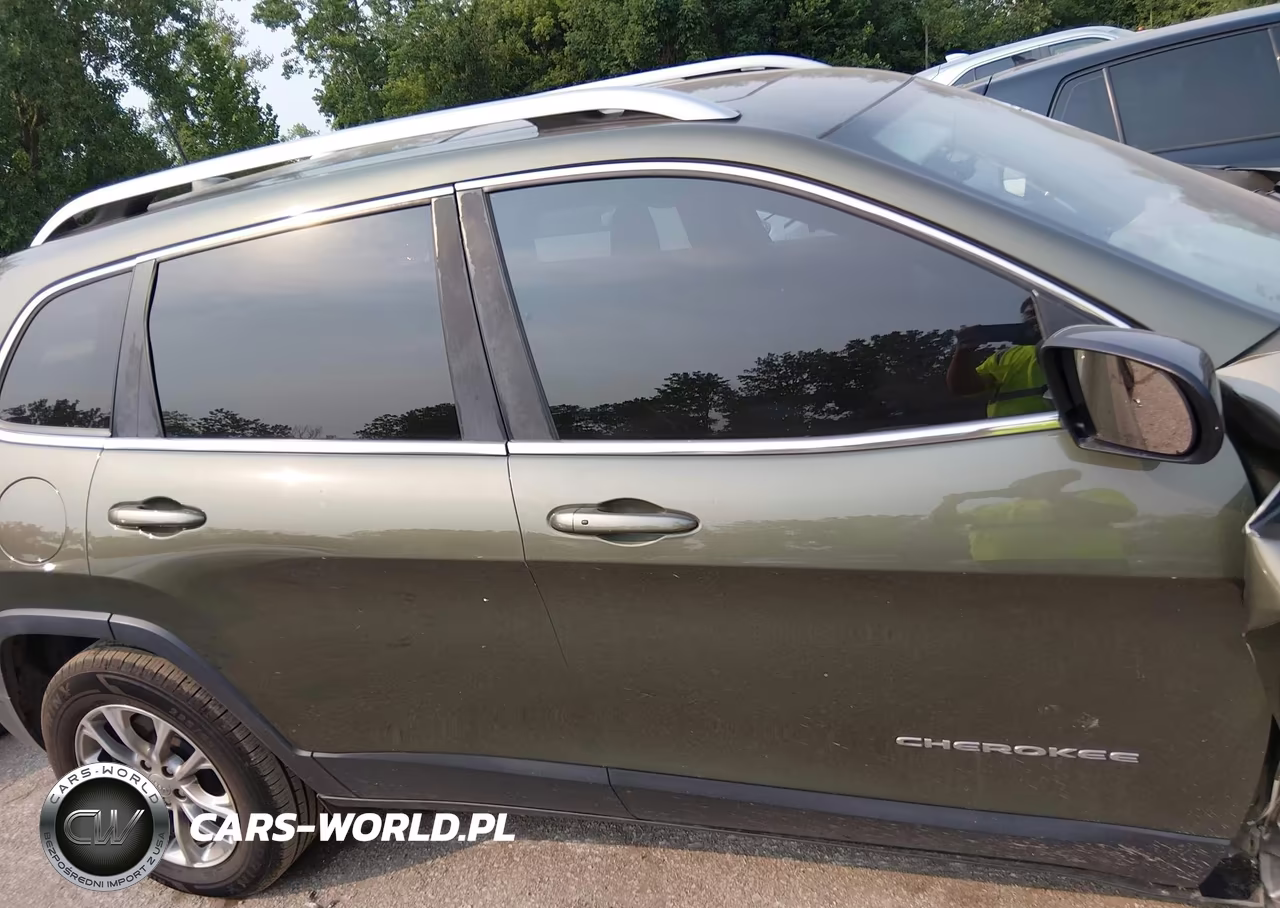 2019 Jeep Cherokee Latitude Plus 4X4 VIN:1C4PJMLB8KD139806 - 14