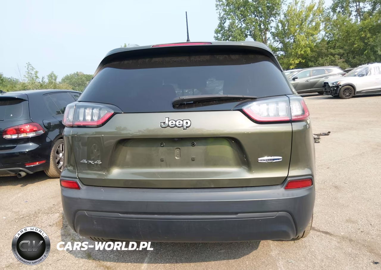 2019 Jeep Cherokee Latitude Plus 4X4 VIN:1C4PJMLB8KD139806 - 17