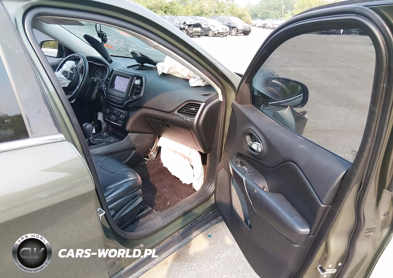2019 Jeep Cherokee Latitude Plus 4X4 VIN:1C4PJMLB8KD139806 - 5