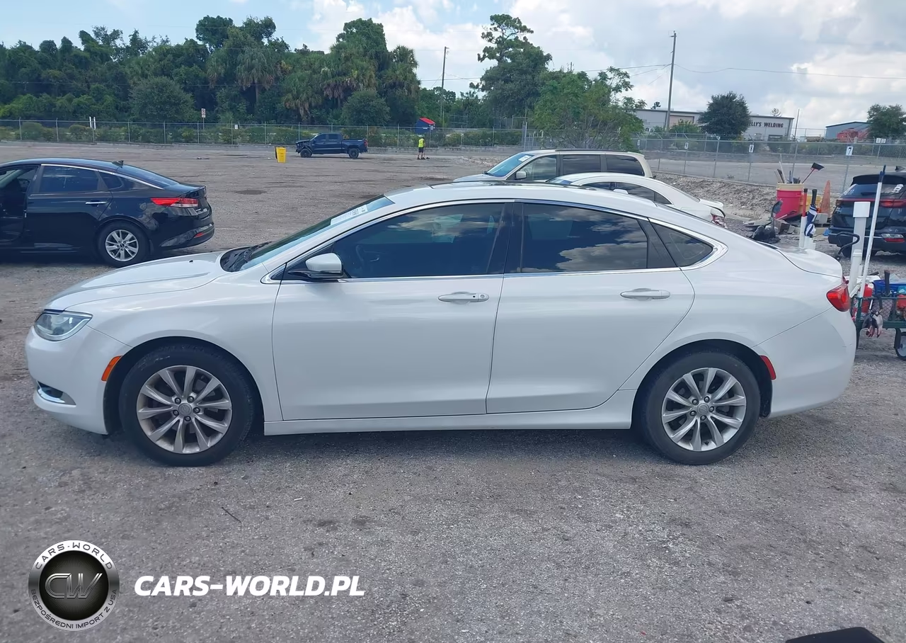 2015 Chrysler 200 C VIN:1C3CCCCB2FN682947 - 14