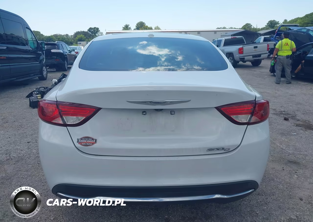 2015 Chrysler 200 C VIN:1C3CCCCB2FN682947 - 16