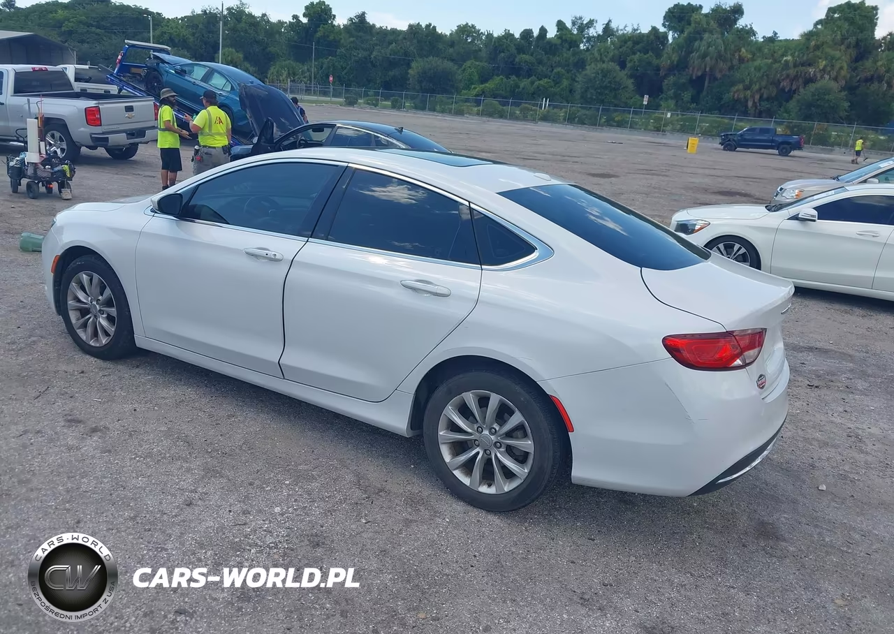 2015 Chrysler 200 C VIN:1C3CCCCB2FN682947 - 3
