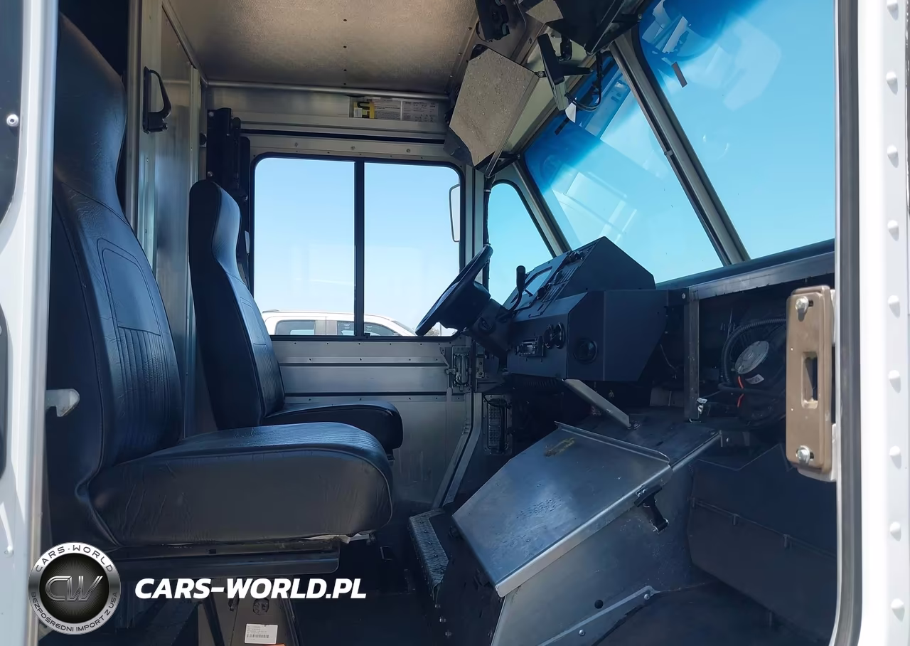 2018 Ford E-350 Stripped VIN:1FC3E3K69JDC36755 - 5