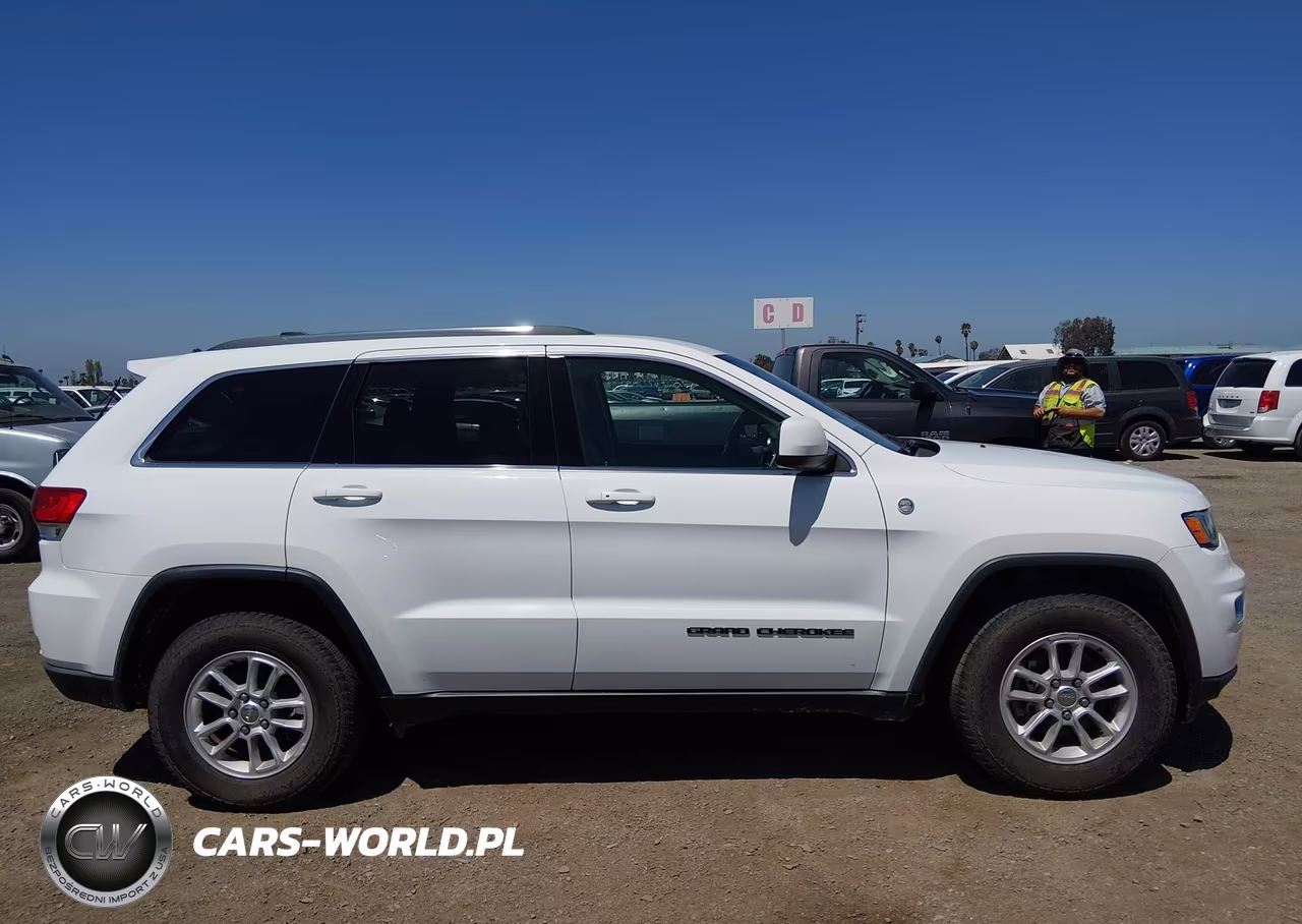 2019 Jeep Grand Cherokee Laredo E 4X4 VIN:1C4RJFAG7KC803859 - 13
