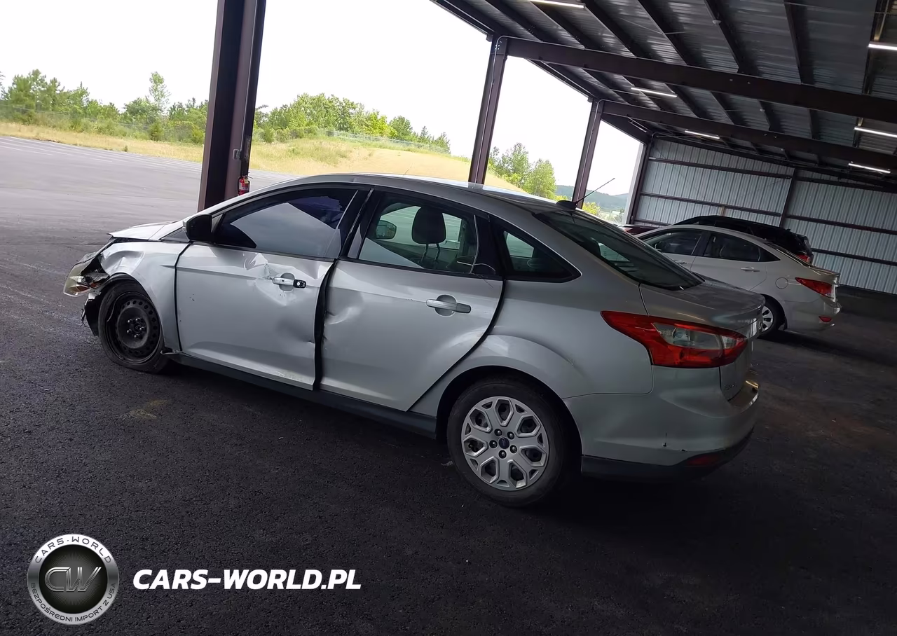 2012 Ford Focus Se VIN:1FAHP3F28CL380867 - 3