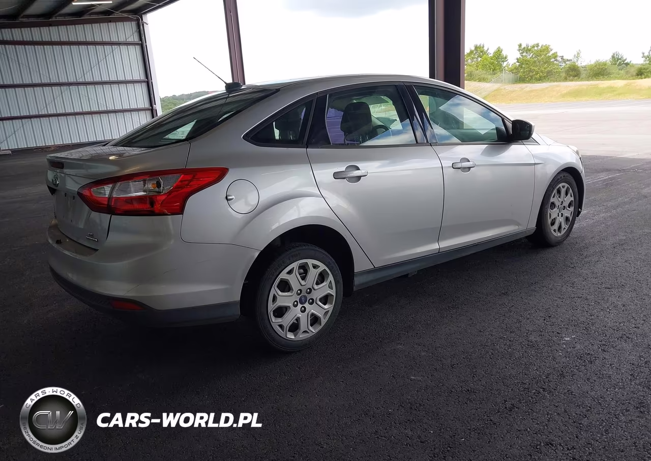 2012 Ford Focus Se VIN:1FAHP3F28CL380867 - 4