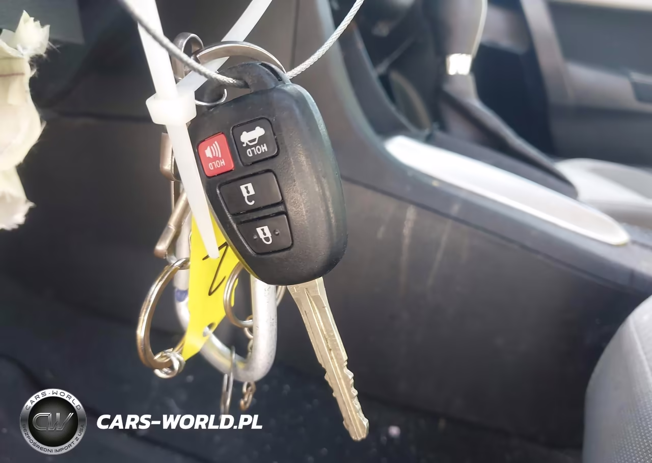 2018 Toyota Corolla Le VIN:5YFBURHE0JP758753 - 11