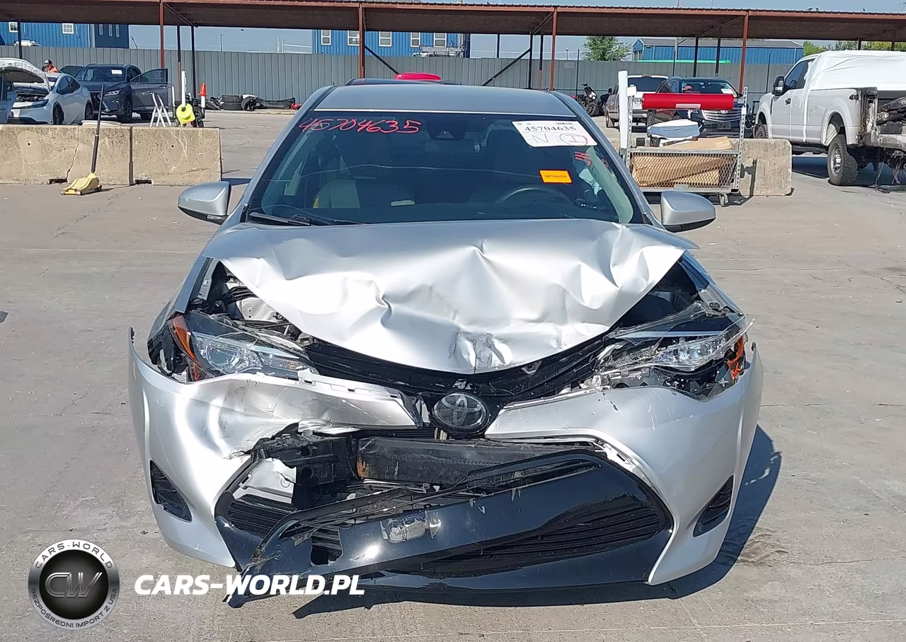 2018 Toyota Corolla Le VIN:5YFBURHE0JP758753 - 12