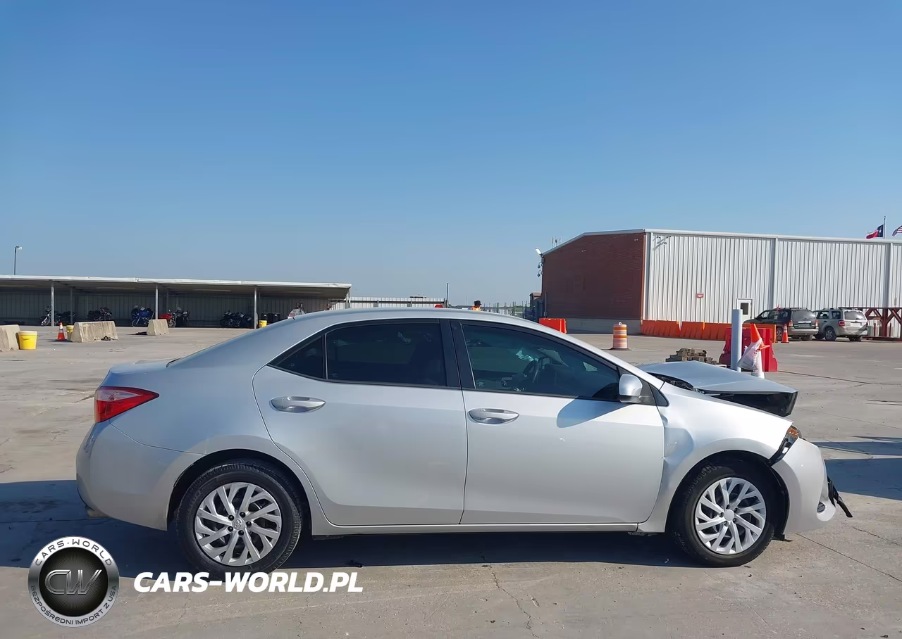 2018 Toyota Corolla Le VIN:5YFBURHE0JP758753 - 13