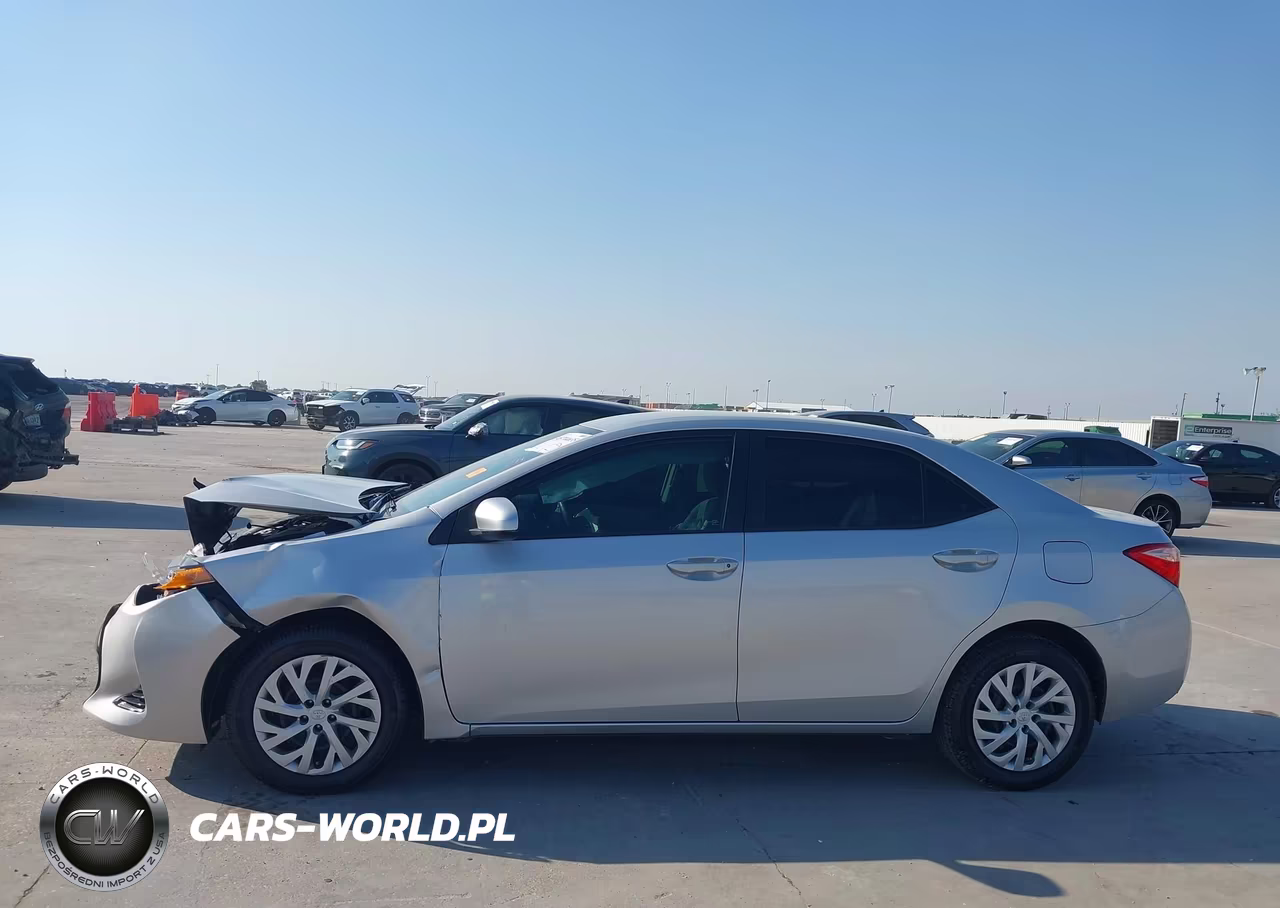 2018 Toyota Corolla Le VIN:5YFBURHE0JP758753 - 14