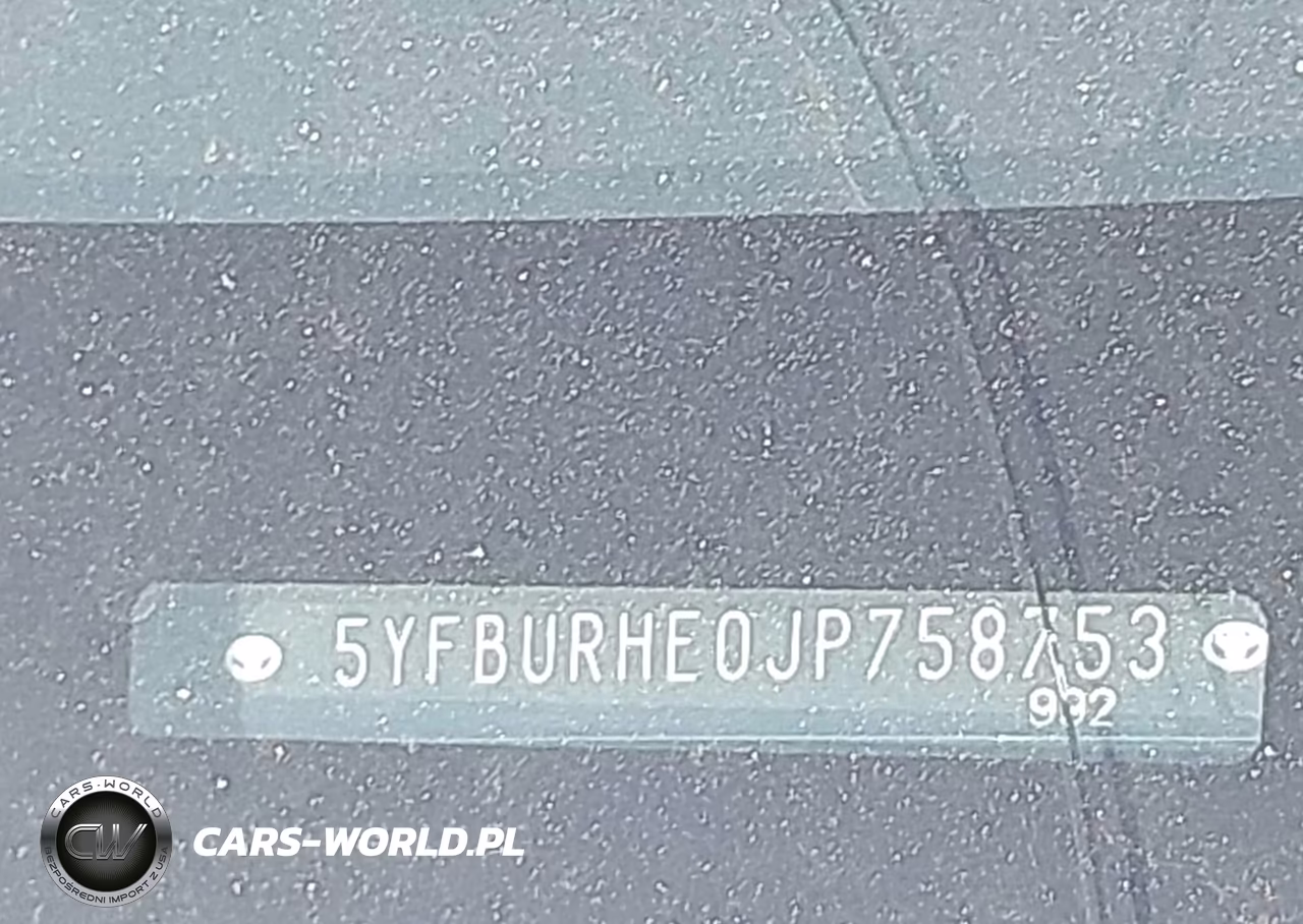 2018 Toyota Corolla Le VIN:5YFBURHE0JP758753 - 17