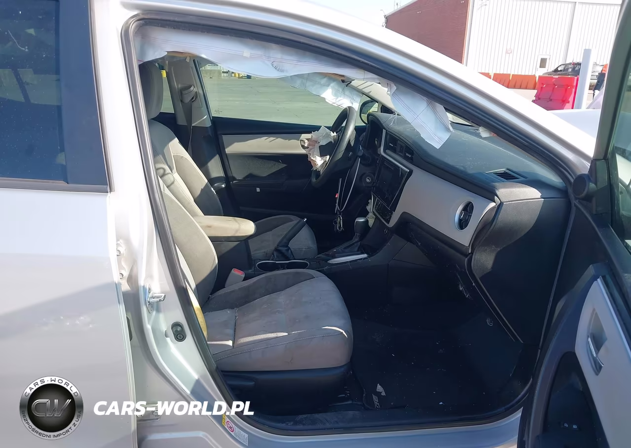 2018 Toyota Corolla Le VIN:5YFBURHE0JP758753 - 5