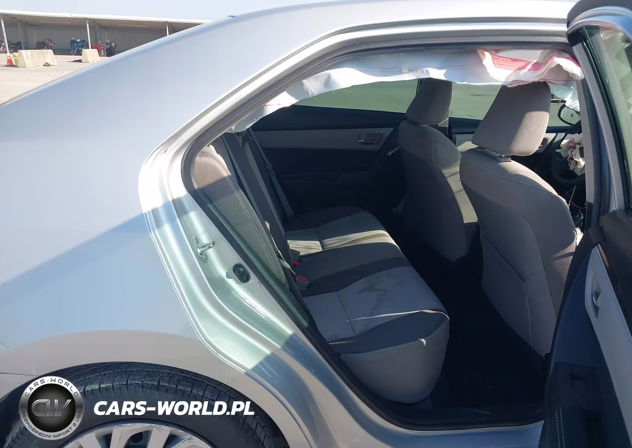 2018 Toyota Corolla Le VIN:5YFBURHE0JP758753 - 8