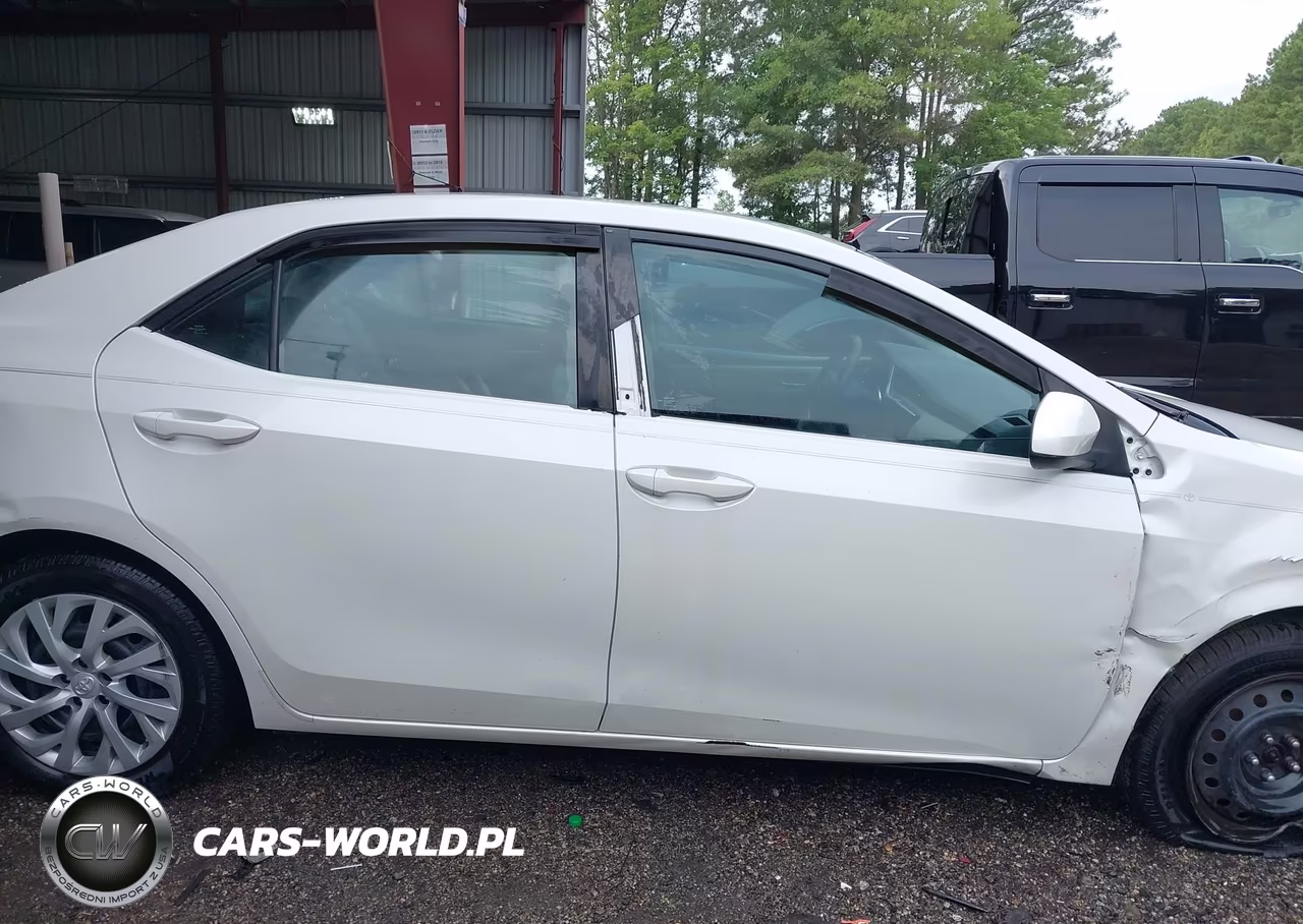 2017 Toyota Corolla Le VIN:5YFBURHE5HP692162 - 14