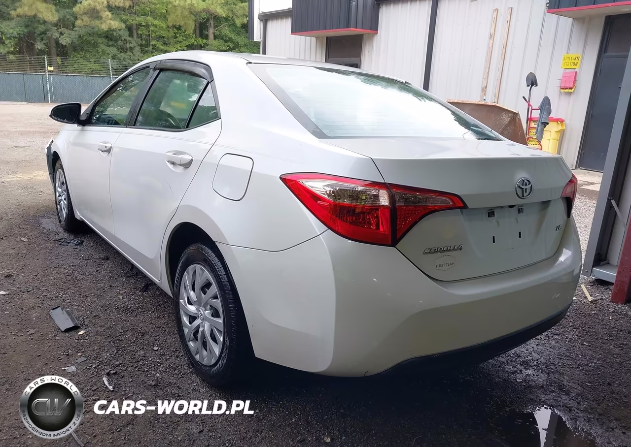 2017 Toyota Corolla Le VIN:5YFBURHE5HP692162 - 3