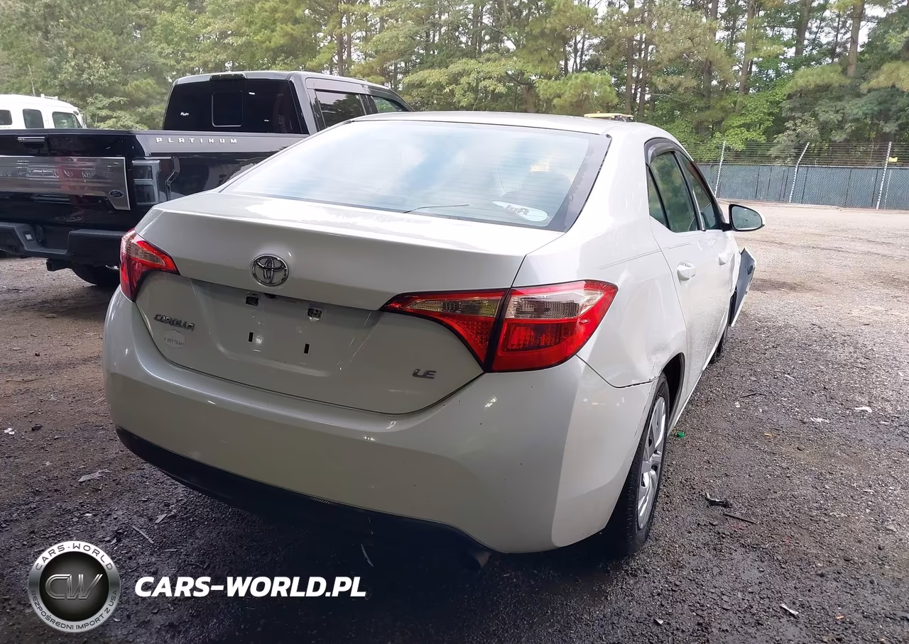 2017 Toyota Corolla Le VIN:5YFBURHE5HP692162 - 4