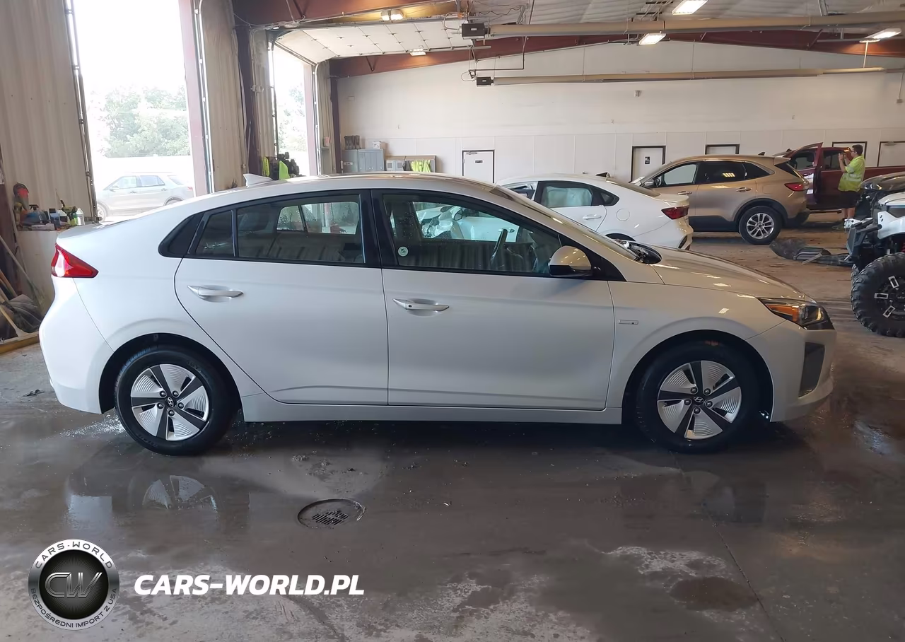 2018 Hyundai Ioniq Hybrid Blue VIN:KMHC65LC0JU075527 - 14