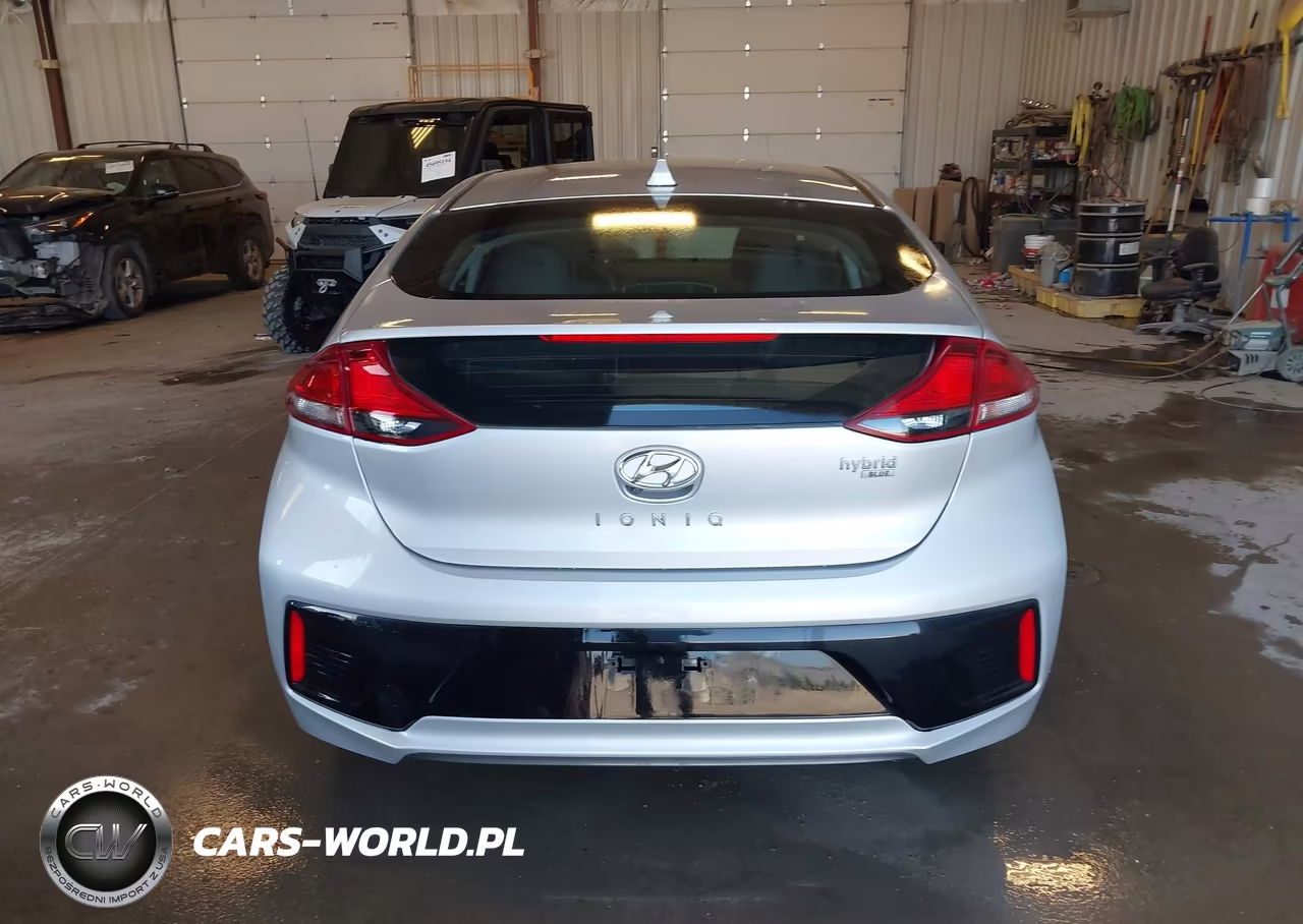 2018 Hyundai Ioniq Hybrid Blue VIN:KMHC65LC0JU075527 - 17