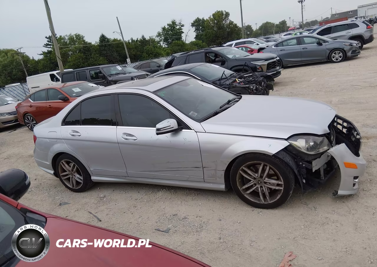 2013 Mercedes-Benz C 300 Sport 4Matic VIN:WDDGF8AB0DA817020 - 13