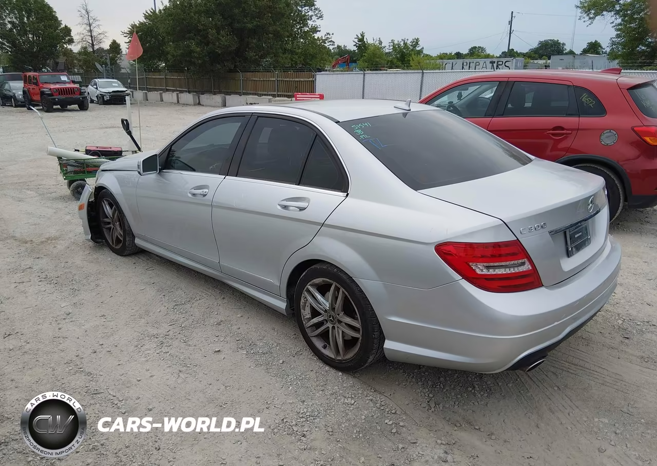 2013 Mercedes-Benz C 300 Sport 4Matic VIN:WDDGF8AB0DA817020 - 3