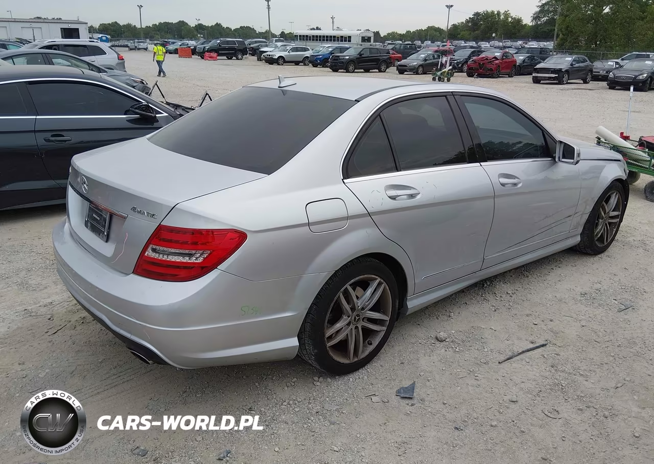 2013 Mercedes-Benz C 300 Sport 4Matic VIN:WDDGF8AB0DA817020 - 4