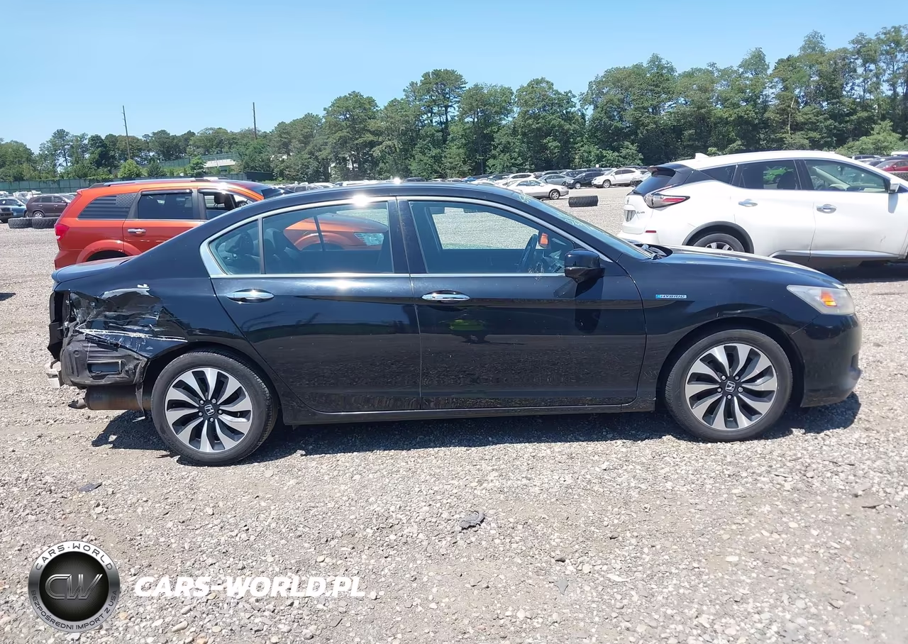 2015 Honda Accord Hybrid Touring VIN:1HGCR6F71FA009093 - 13