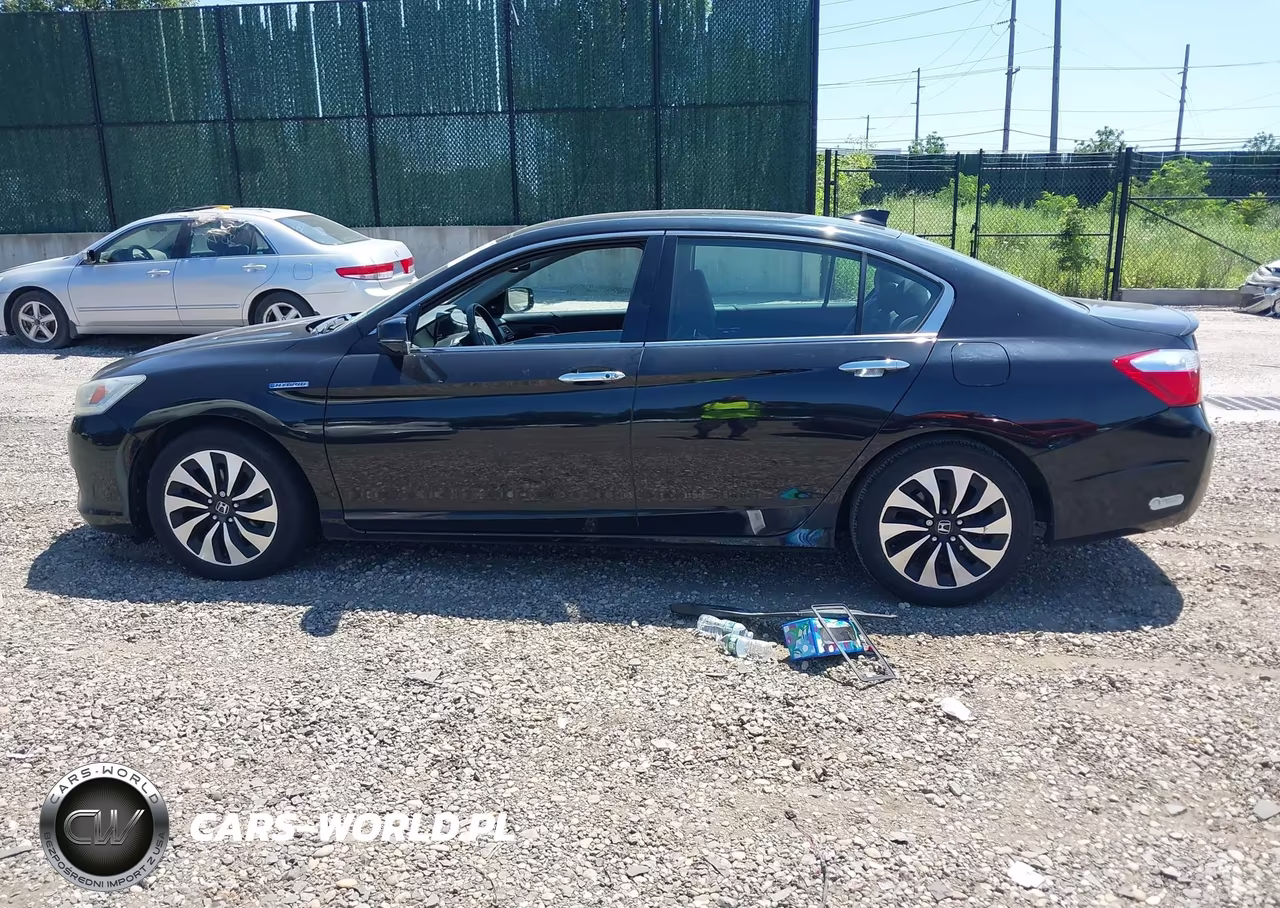 2015 Honda Accord Hybrid Touring VIN:1HGCR6F71FA009093 - 14