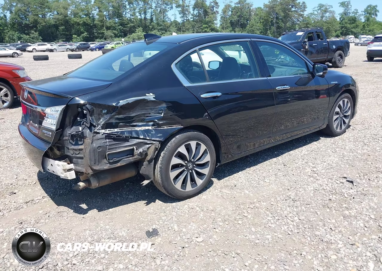 2015 Honda Accord Hybrid Touring VIN:1HGCR6F71FA009093 - 4