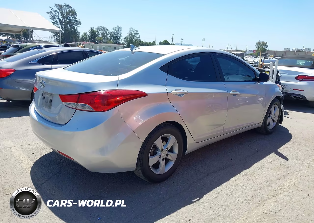 2013 Hyundai Elantra Gls VIN:KMHDH4AE1DU884388 - 4