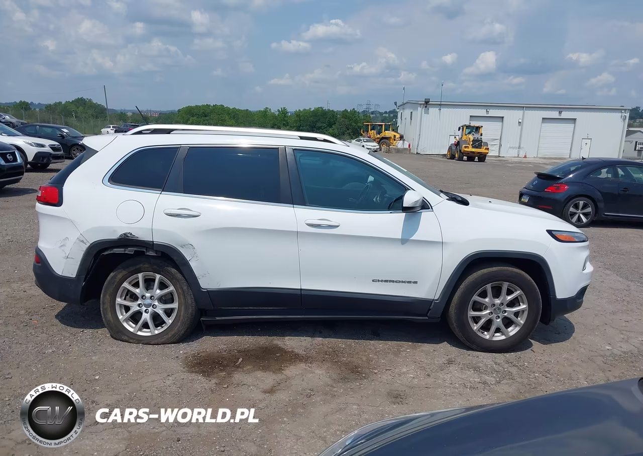2015 Jeep Cherokee Latitude VIN:1C4PJMCB8FW635599 - 13