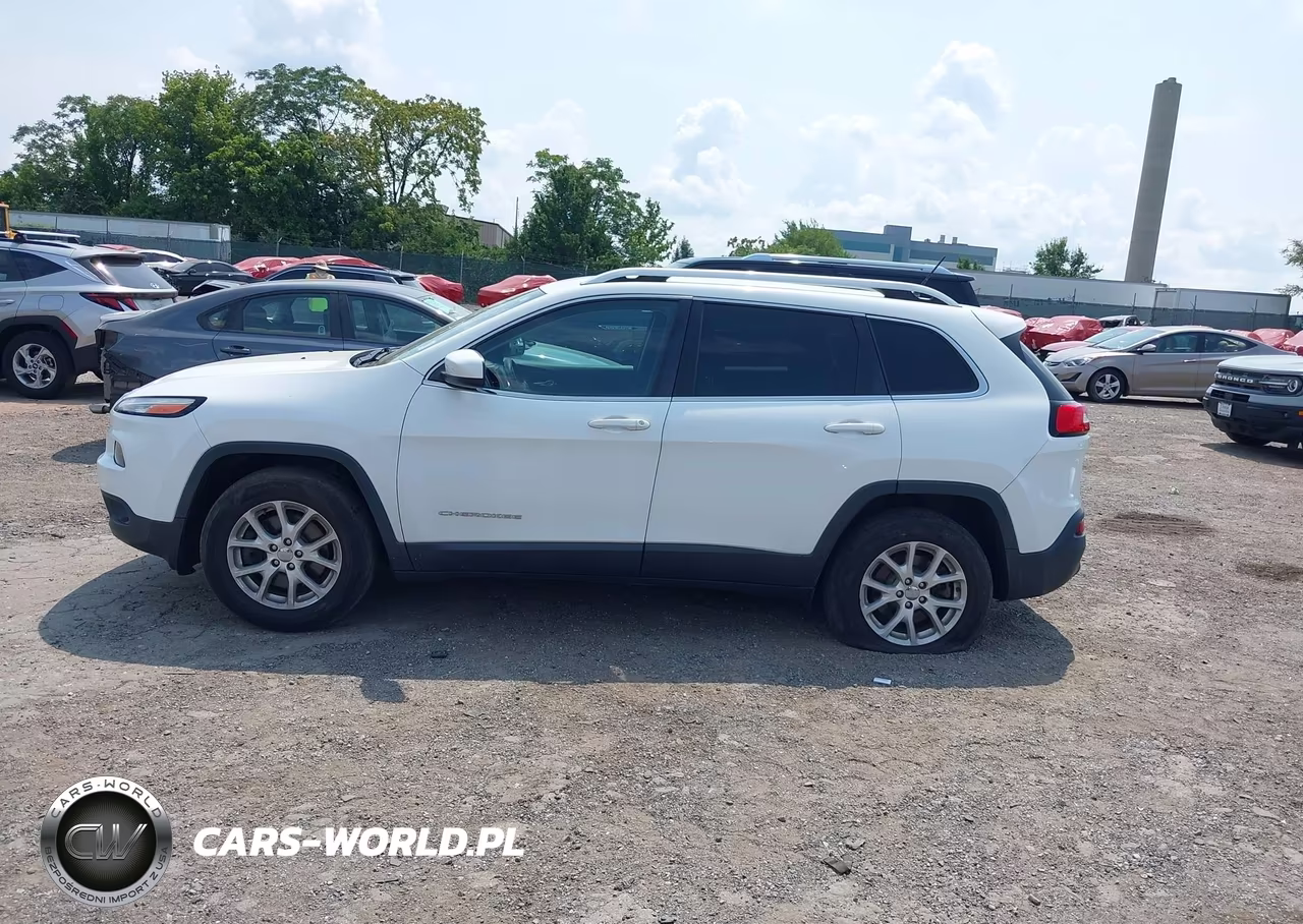 2015 Jeep Cherokee Latitude VIN:1C4PJMCB8FW635599 - 14