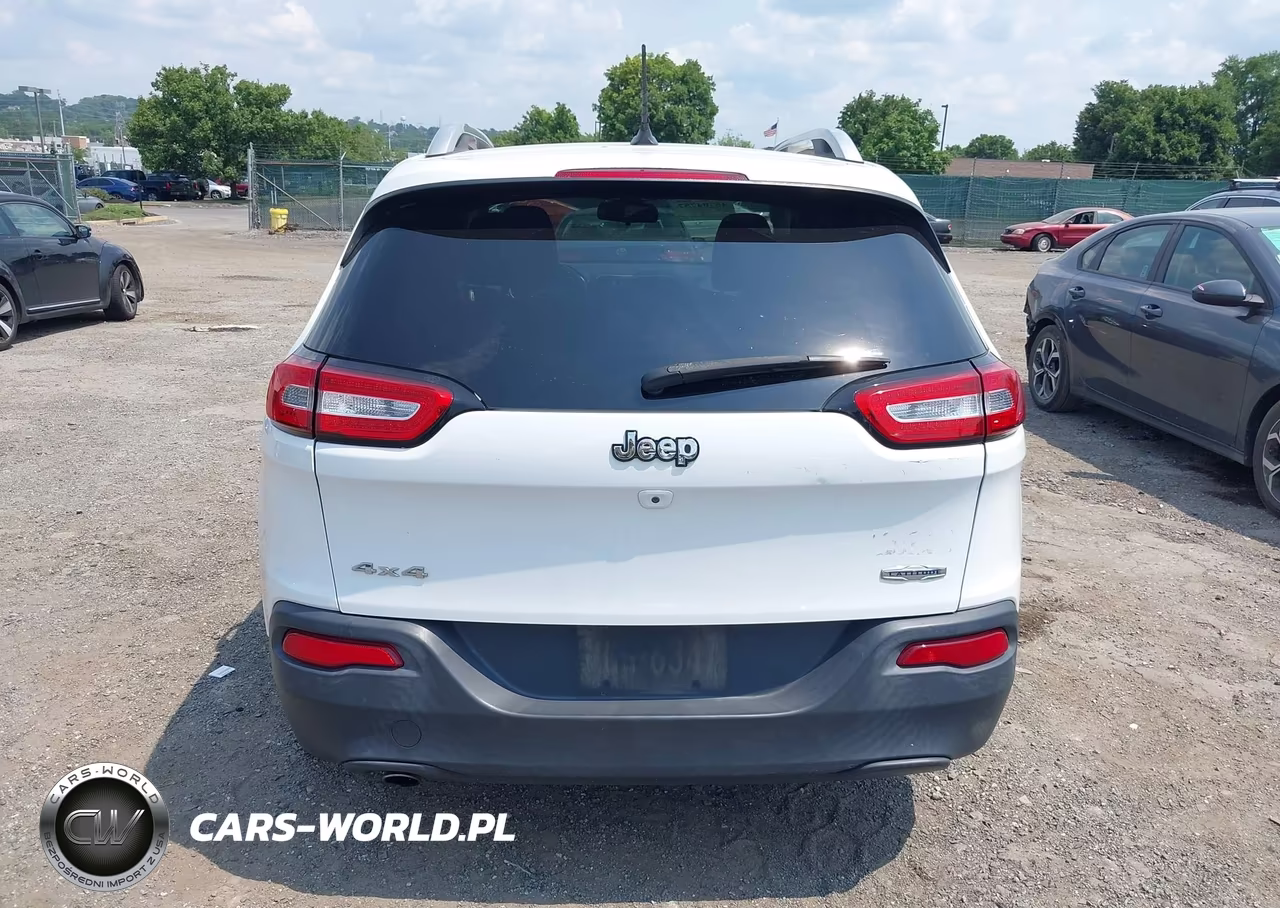 2015 Jeep Cherokee Latitude VIN:1C4PJMCB8FW635599 - 16