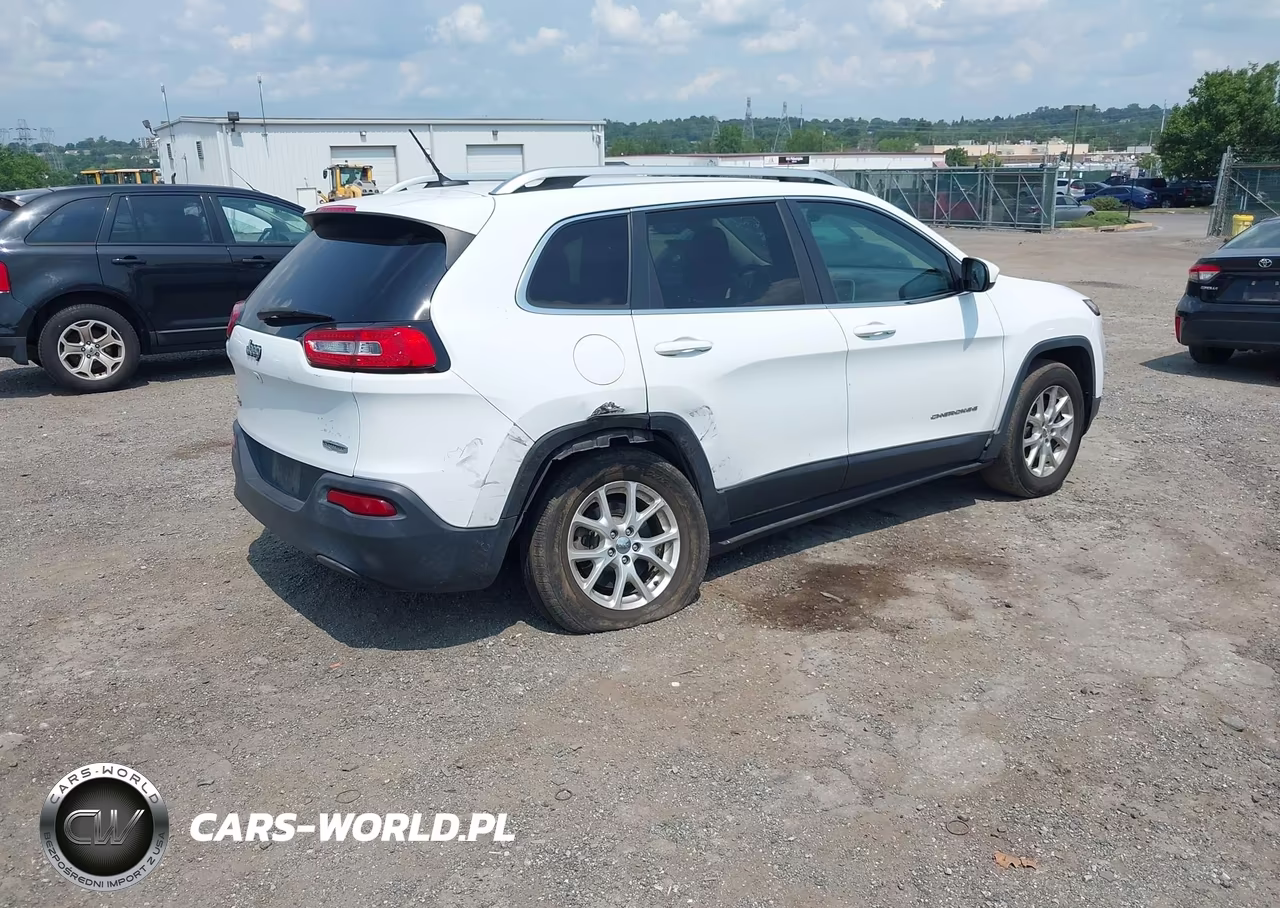 2015 Jeep Cherokee Latitude VIN:1C4PJMCB8FW635599 - 4