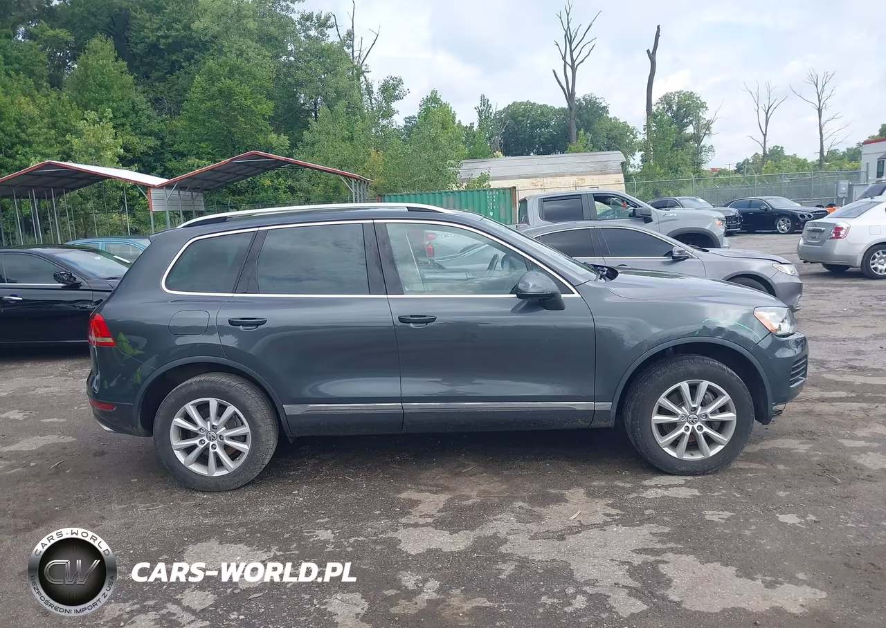 2014 Volkswagen Touareg 3.6L Sport VIN:WVGEF9BP0ED001762 - 13