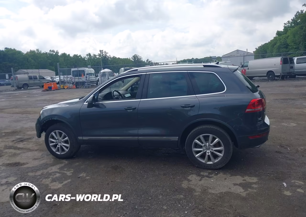 2014 Volkswagen Touareg 3.6L Sport VIN:WVGEF9BP0ED001762 - 14