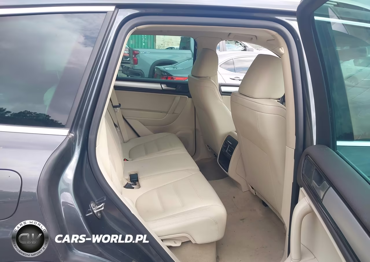 2014 Volkswagen Touareg 3.6L Sport VIN:WVGEF9BP0ED001762 - 8