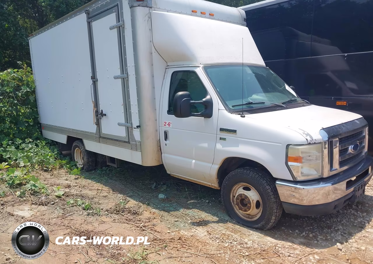 2013 Ford E-350 Cutaway