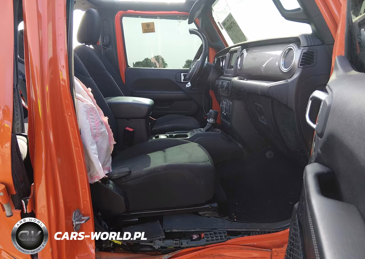 2020 Jeep Wrangler Unlimited Sahara 4X4 VIN:1C4HJXEN6LW181586 - 5
