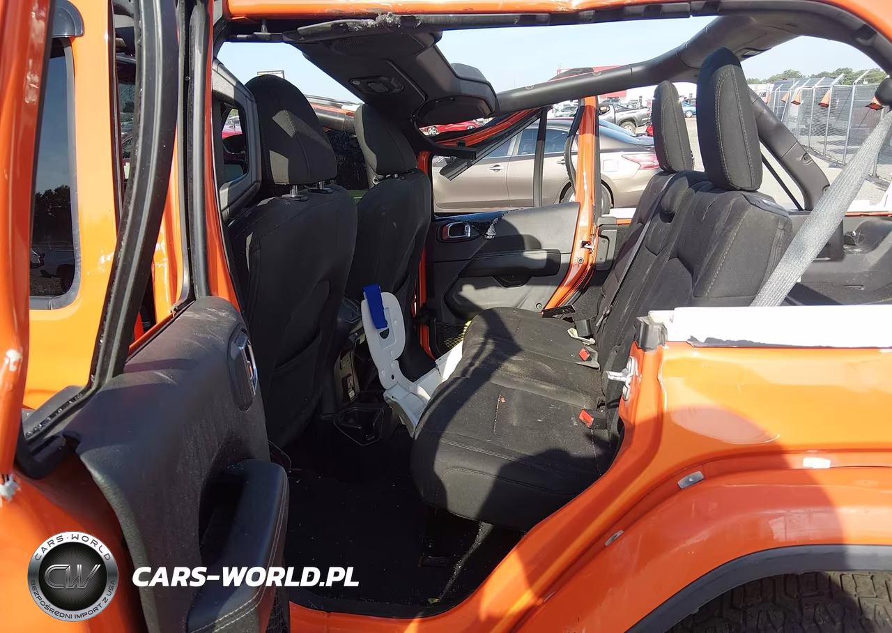 2020 Jeep Wrangler Unlimited Sahara 4X4 VIN:1C4HJXEN6LW181586 - 8