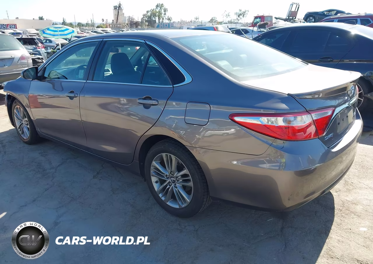 2017 Toyota Camry Se VIN:4T1BF1FK3HU697833 - 3
