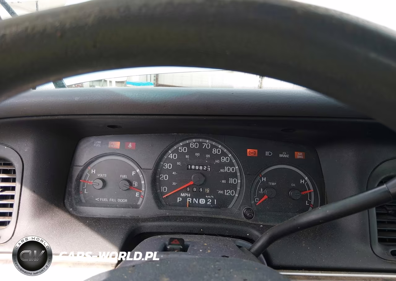 2000 Ford Crown Victoria VIN:2FAFP73W4YX177720 - 7