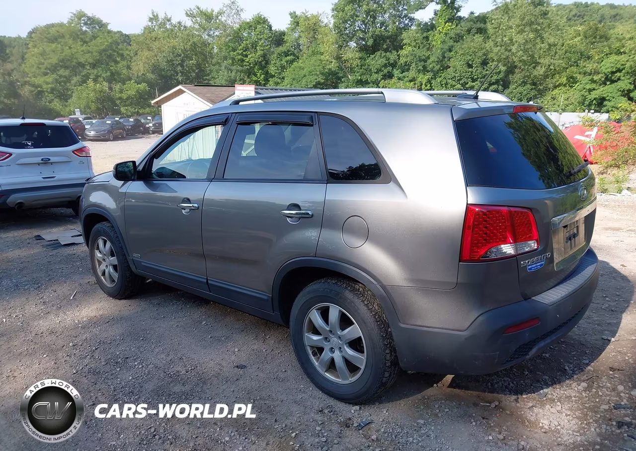 2012 Kia Sorento Lx VIN:5XYKTCA69CG197902 - 3