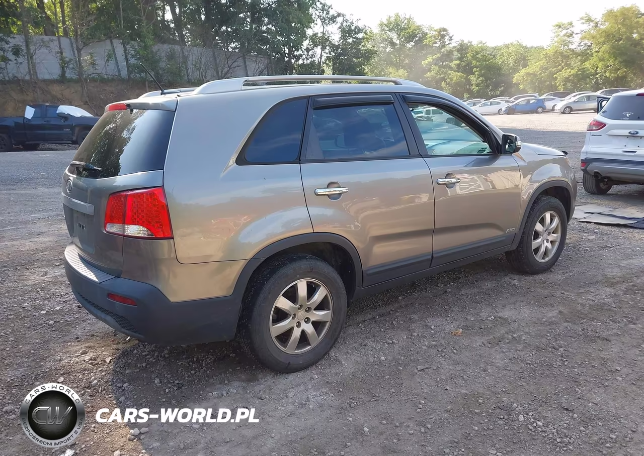 2012 Kia Sorento Lx VIN:5XYKTCA69CG197902 - 4