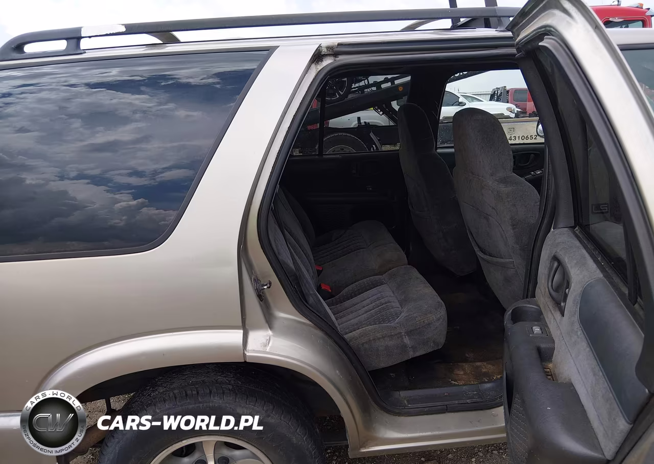 2001 Chevrolet Blazer Ls VIN:1GNCS13W51K253891 - 8