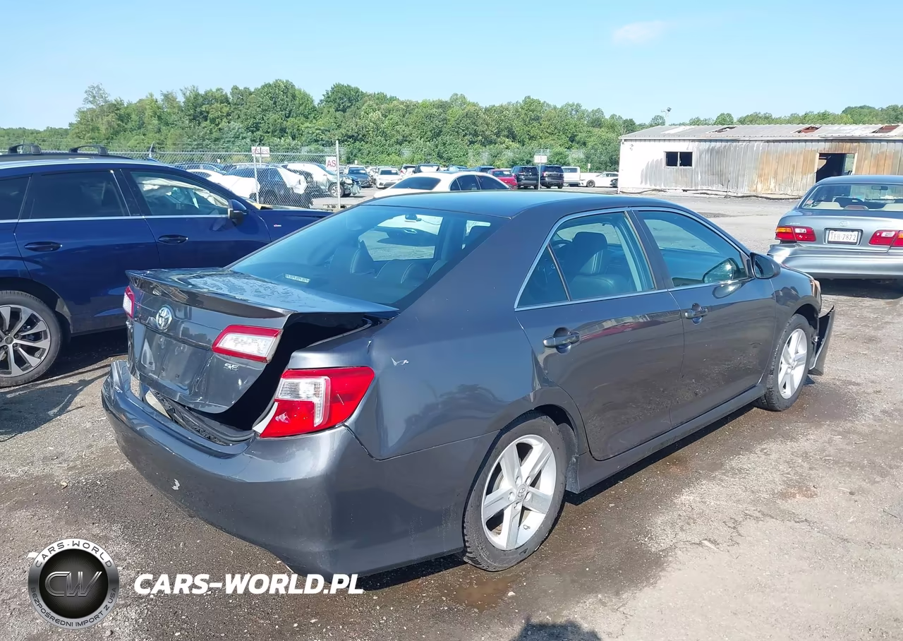 2014 Toyota Camry Se VIN:4T1BF1FK5EU321100 - 4